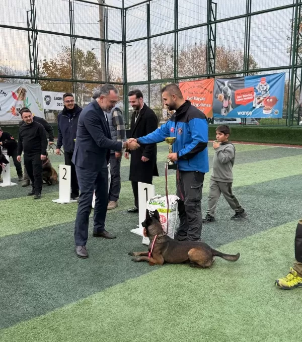 Eği̇ti̇m Merkezi̇nden Yarişma Sinav Köpekleri̇