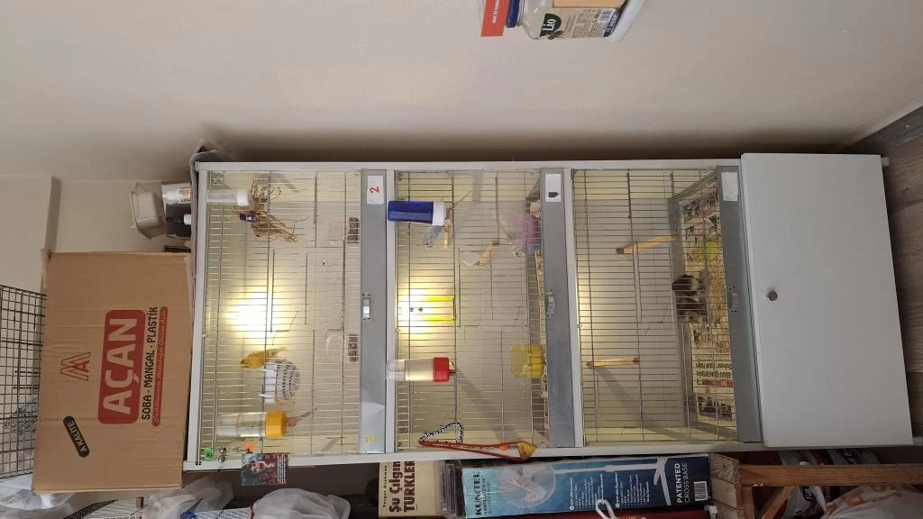 Kafes Sağlam Pvc Temiz 3 Lü Alta Dolaplık Yeri Var